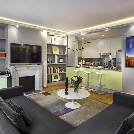 Faubourg Chic Apartment