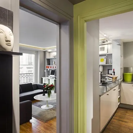 Faubourg Chic Apartment Paris